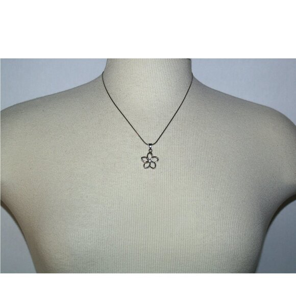 Vintage 925 Italy Sterling Silver K Signed Necklace with flower pendant - Picture 2 of 3